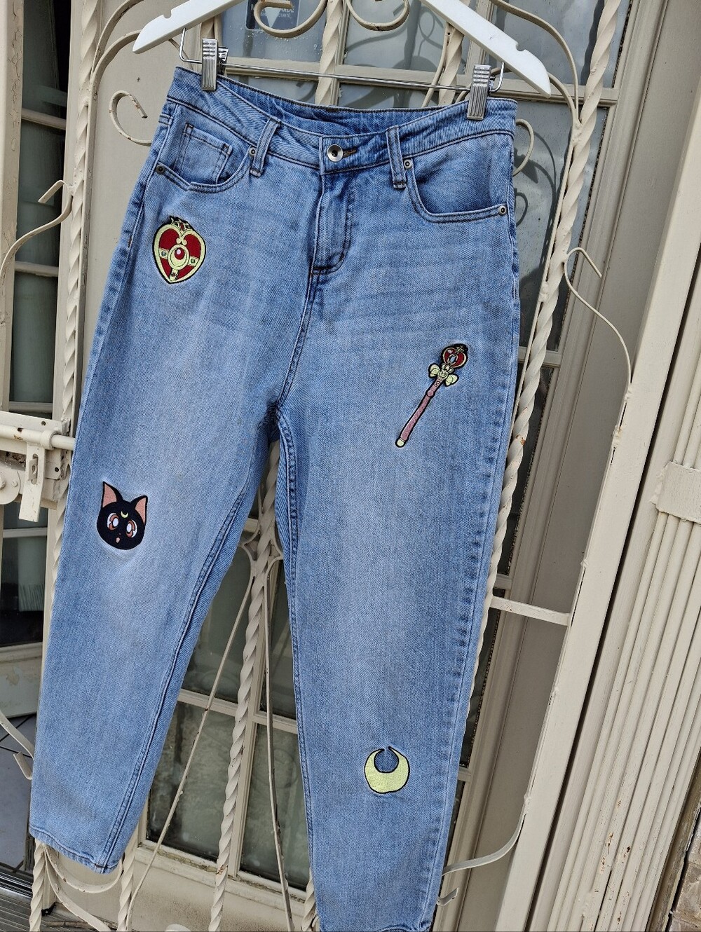 Hot Topic Sailor Moon Icons Embroidered Patchwork Mom Jeans Juniors Size 5 - Picture 7 of 16